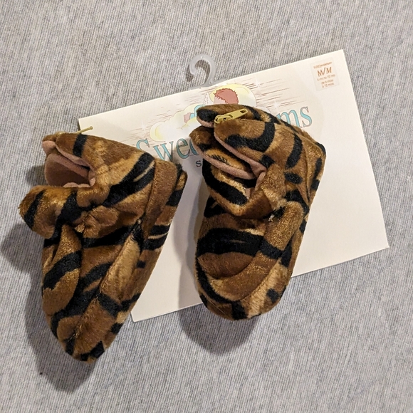 NEW Sweet Dreams Snuggies by Baby Deer Tiger Stripe Zip-up Booties Med 6-12m - Picture 1 of 9